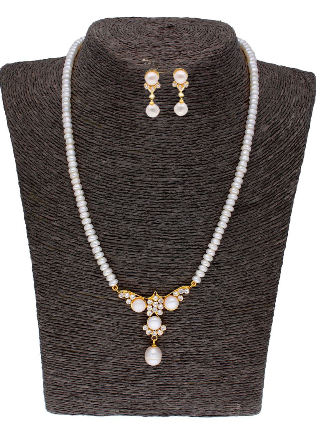 

Sri Jagdamba Pearls Dealer Gold-Plated Stone Studded & Pearl Beaded Jewellery Set