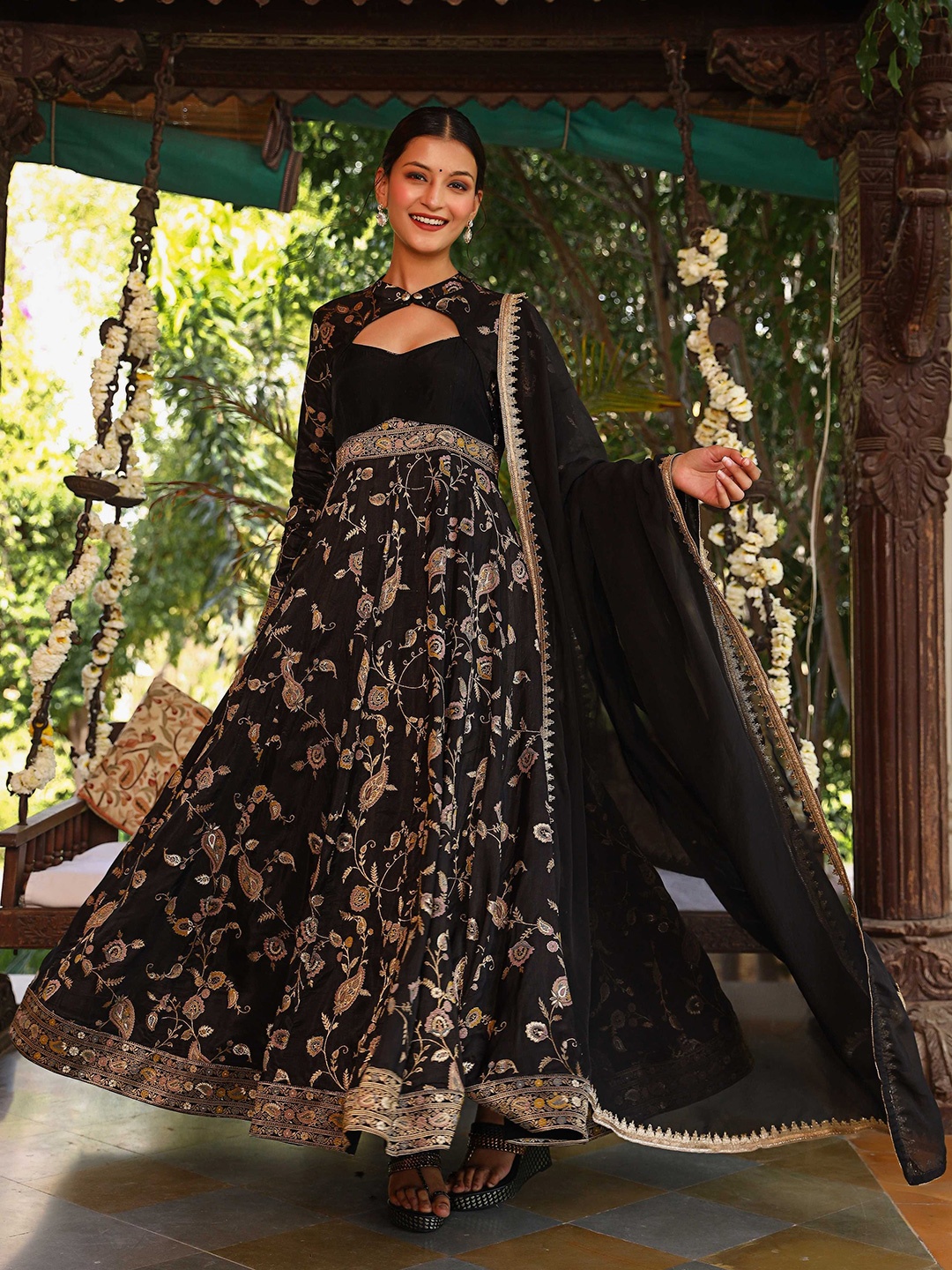 

Lirose Ethnic Motifs Printed Jacquard Maxi Ethnic Dress With Dupatta, Black