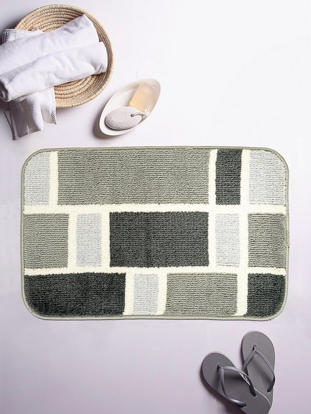 

ROMEE Silver & Grey Self-Designed Rectangular Patterned Bath Rug