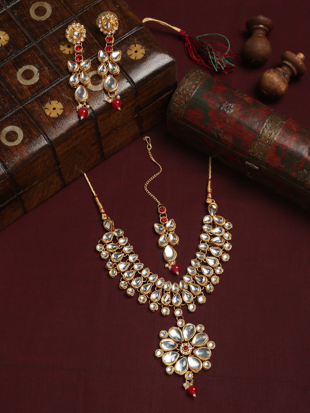 

Anouk Gold-Plated Kundan Studded & Beaded Necklace & Earring