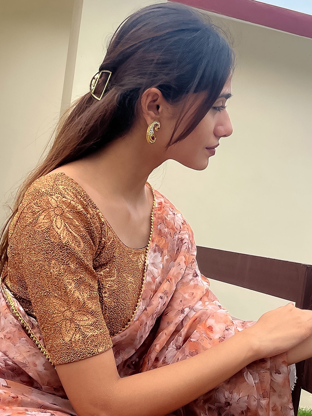 

Bindigasm's Advi Self-Design Stretchable Saree Blouse, Copper