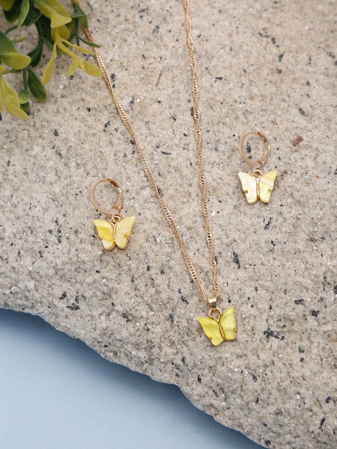 

DressBerry Gold Plated Yellow Butterfly Shaped Jewellery Set