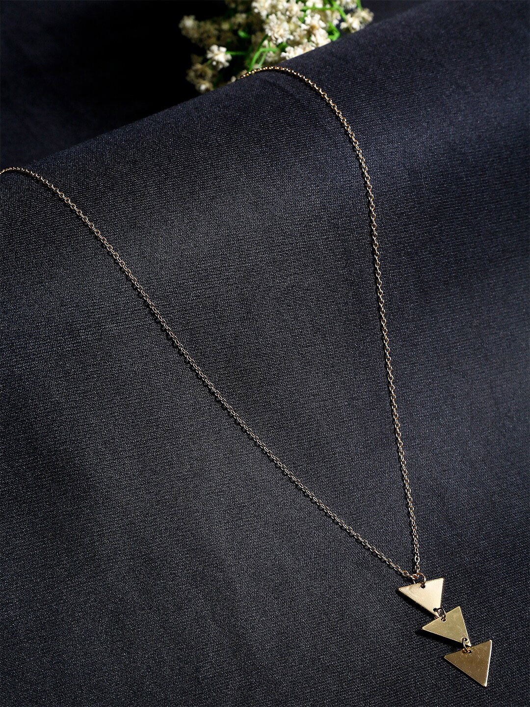 

Sangria Gold-Plated Minimal Triangle Shaped Chain