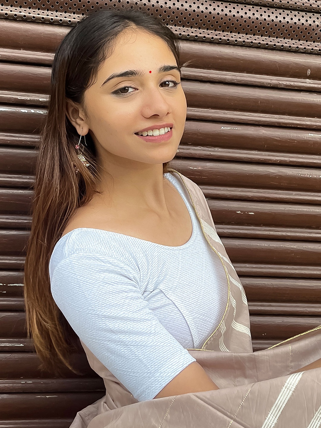 

Bindigasm's Advi Self-Design Jacquard Stretchable Saree Blouse, White