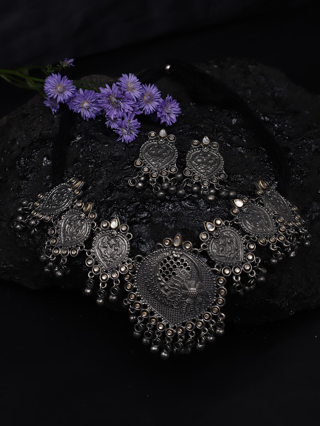 

Sangria Silver-Toned Stone-Studded Jewellery Set