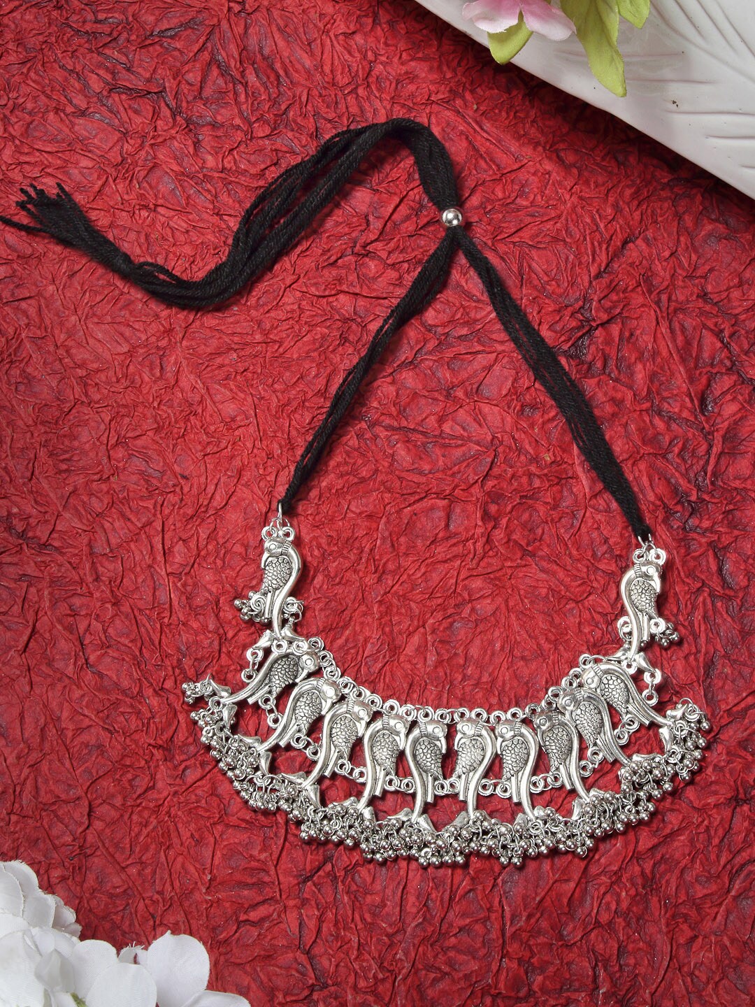 

Sangria Intricated Silver-Toned & Black Textured Oxidized Jewellery Set