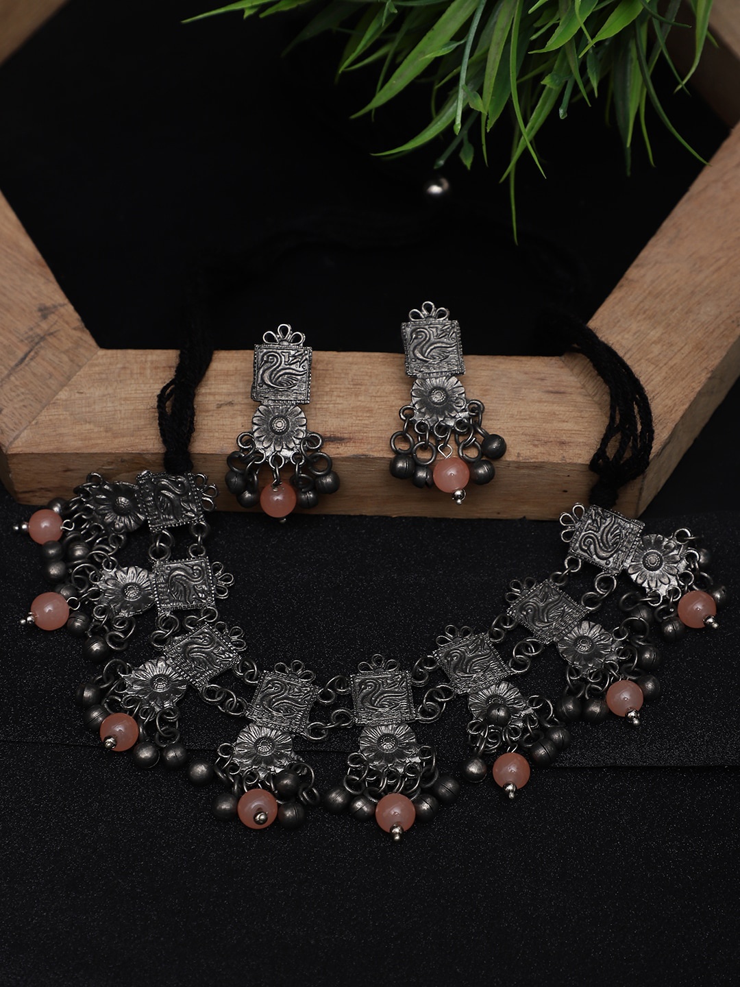 

Sangria Silver-Toned & Peach Beaded Oxidised Jewellery Set