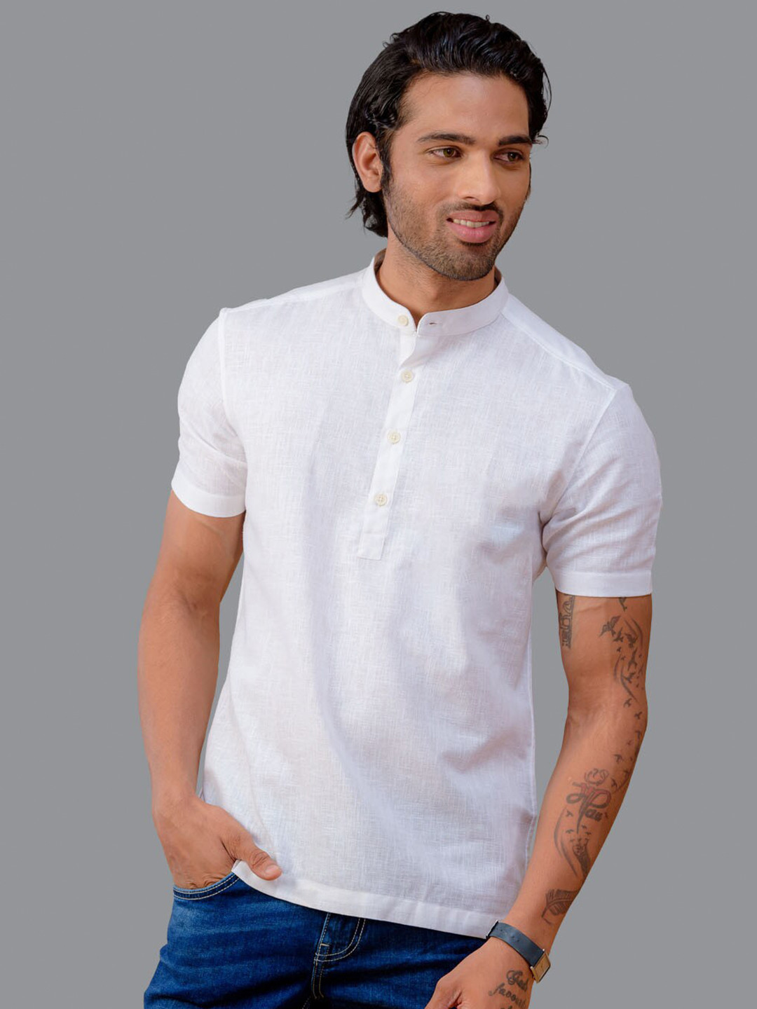 

KINGDOM OF WHITE Mandarin Collar Cotton Short Sleeve Kurta