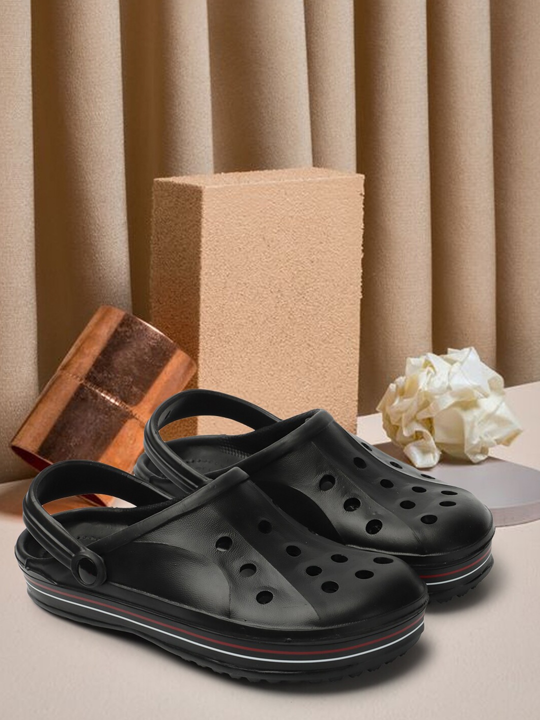 

M7 by Metronaut Men Lightweight Clogs, Black