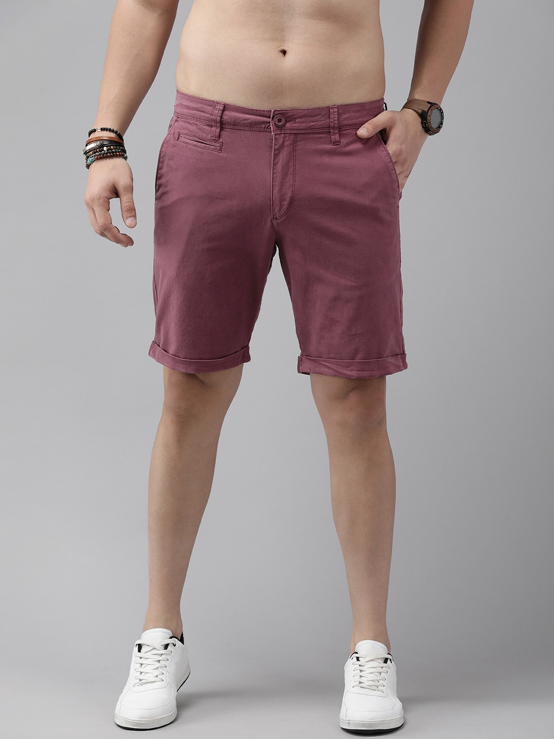 

Roadster Men Solid Regular Shorts, Maroon