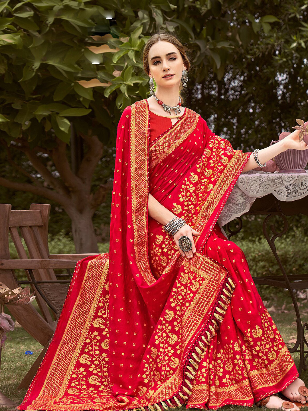 

ODETTE Ethnic Motifs Printed Saree, Red