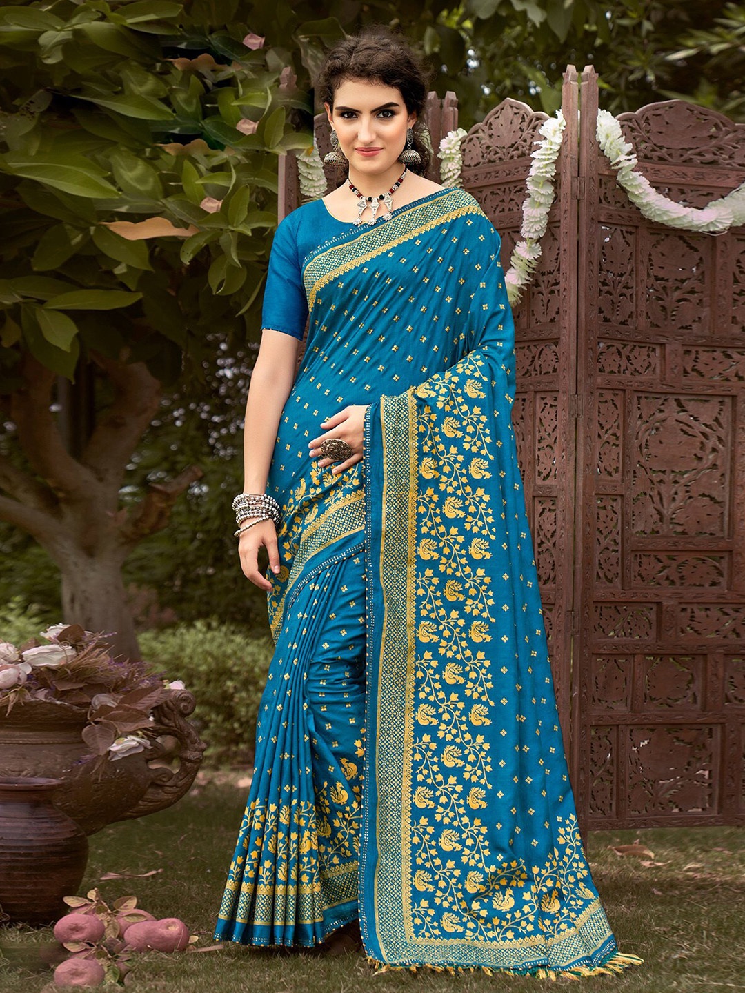 

ODETTE Ethnic Motifs Printed Saree, Blue