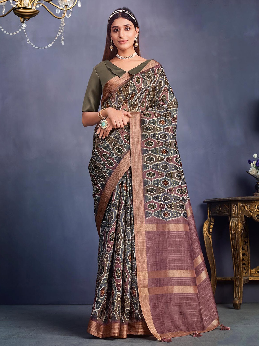 

ODETTE Ethnic Motifs Printed Saree, Green