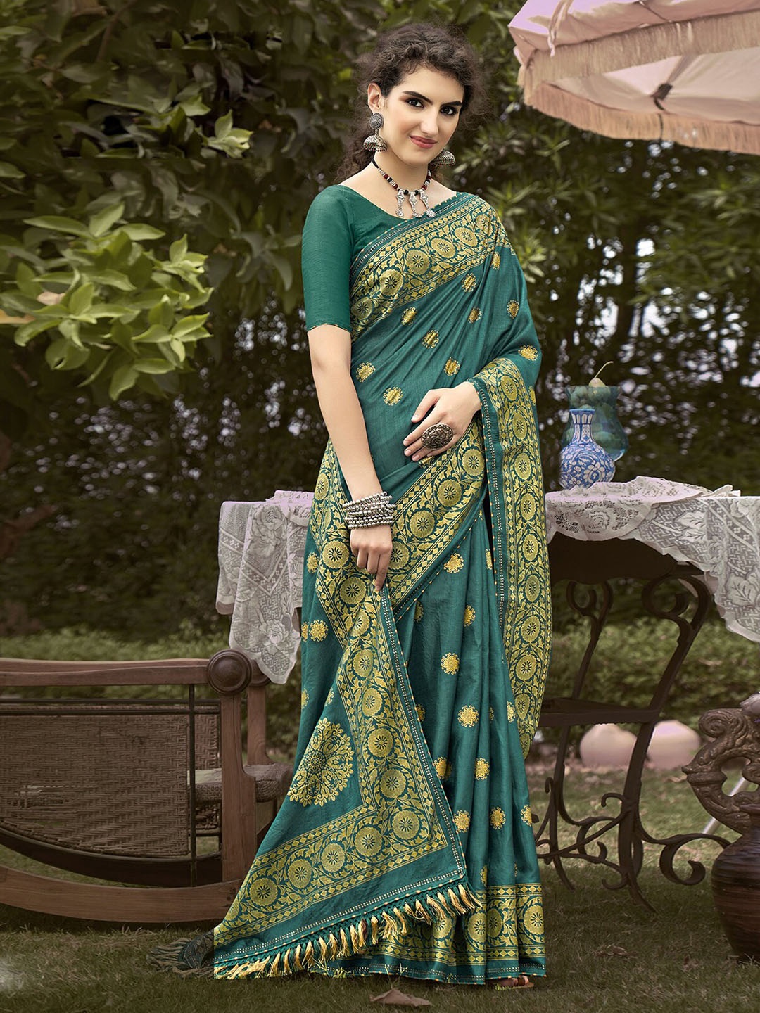 

ODETTE Floral Printed Saree, Green