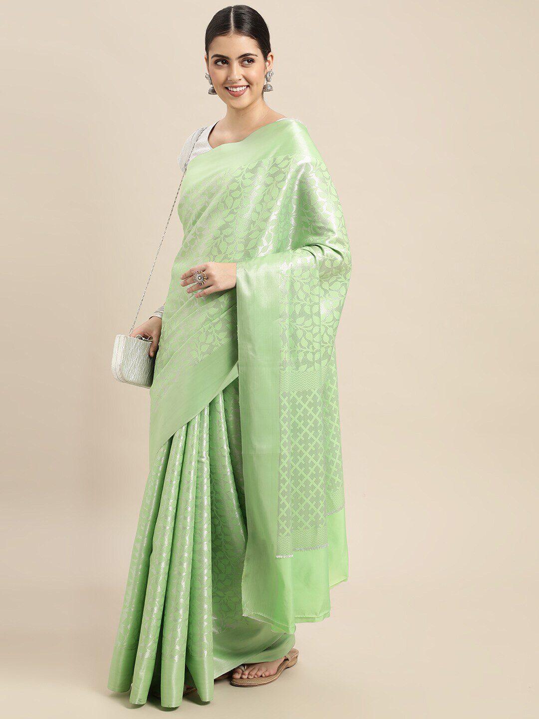 

HOUSE OF BEGUM Floral Woven Design Zari Banarasi Saree, Green