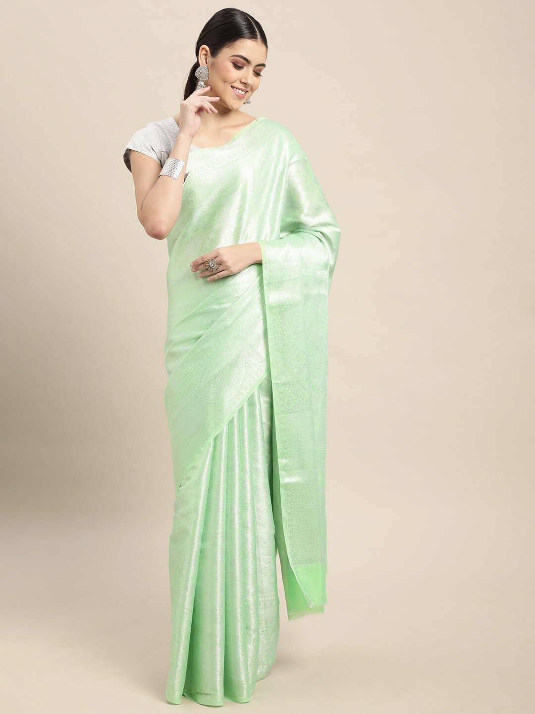 

HOUSE OF BEGUM Floral Zari Silk Blend Banarasi Saree With Blouse Piece, Green