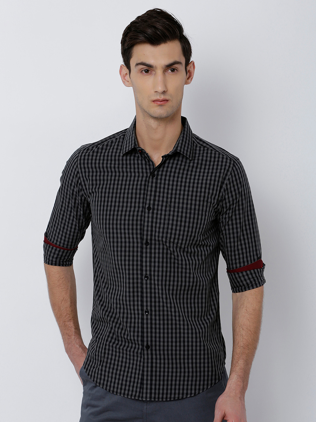 

Black coffee Men Charcoal & Grey Slim Fit Checked Casual Shirt