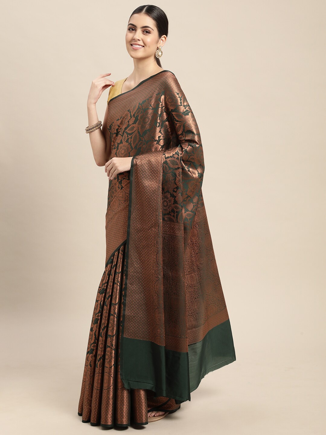

HOUSE OF BEGUM Floral Zari Silk Blend Kanjeevaram Saree With Blouse Piece, Green