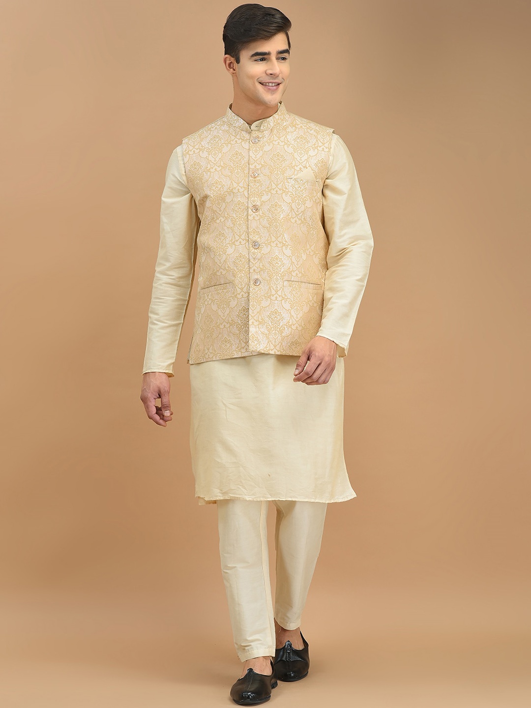 

HOUSE OF DEYANN Mandarin Collar Thread Work Straight Kurta with Pyjamas & Nehru Jacket, Cream