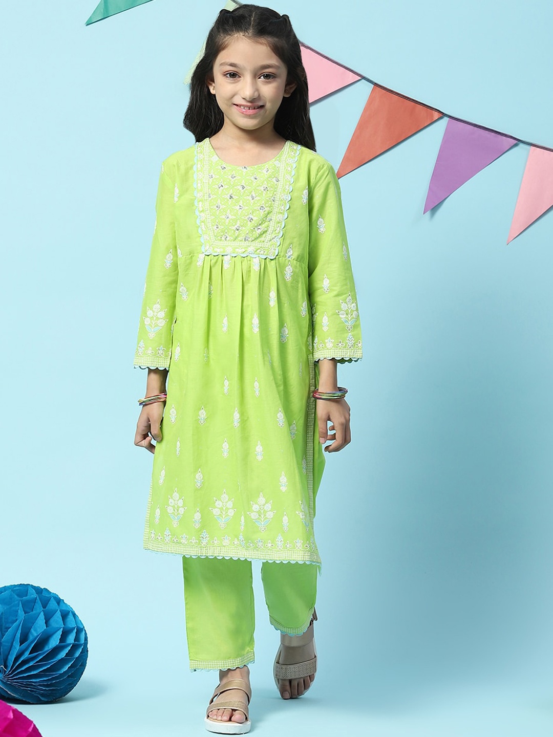 

Biba Girls Floral Printed Sequinned Regular Kurta With Trousers, Green