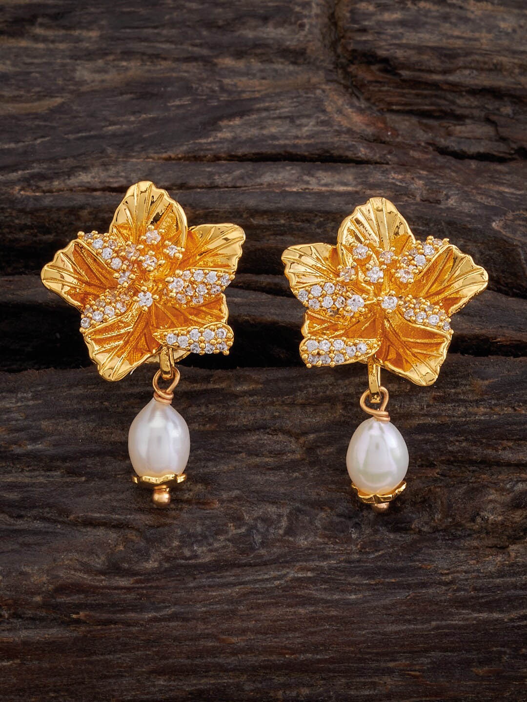 

Kushal's Fashion Jewellery Gold-Plated Floral Shaped Drop Earrings