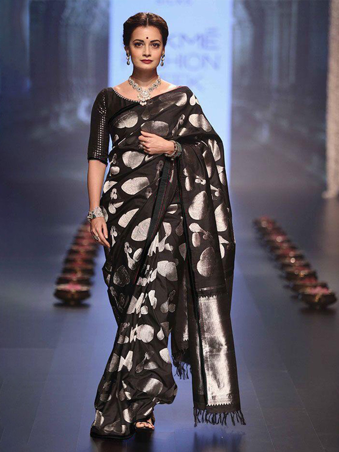 

DIVASTRI Ethnic Woven Design Zari Banarasi Saree, Black