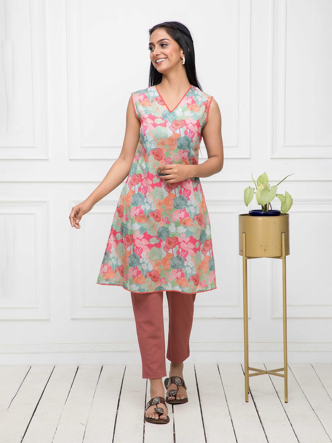 

Myshka Green & Pink Floral Printed V-Neck Gotta Patti Gotta Patti Kurti