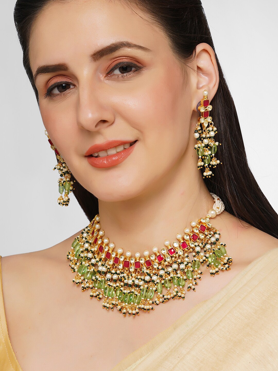 

AQUASTREET Gold-Plated Kundan Studded & Beaded Jewellery Set