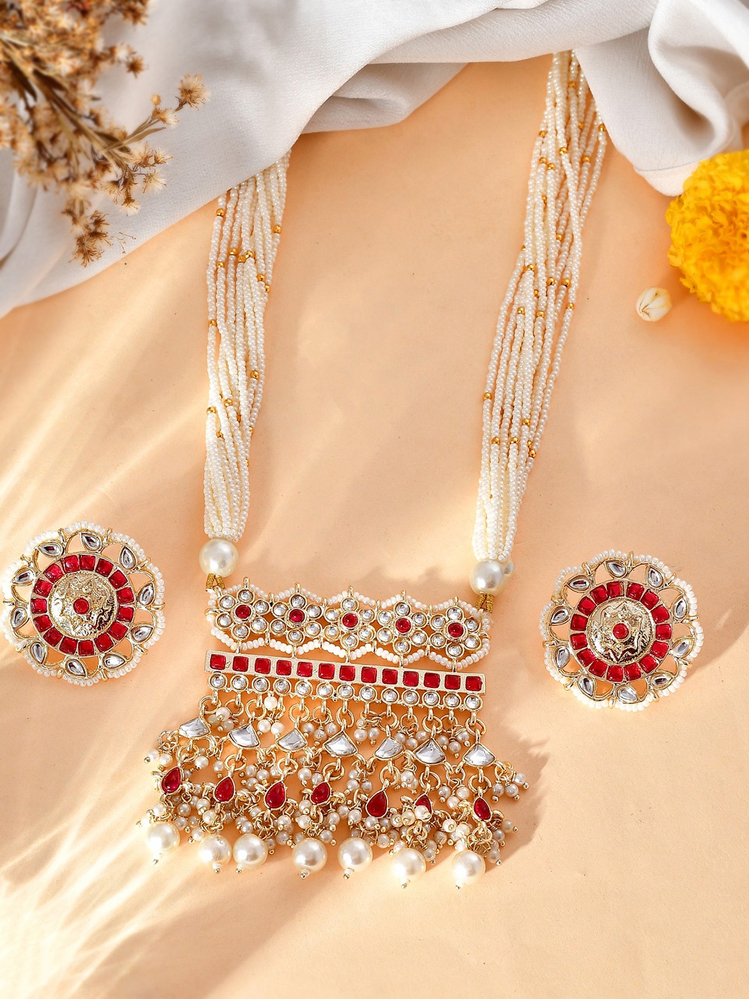 

AQUASTREET Gold-Plated Kundan Studded & Beaded Jewellery Set