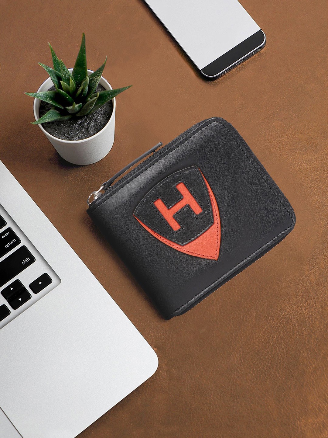 

Hidesign Men Leather Zip Around Wallet, Black