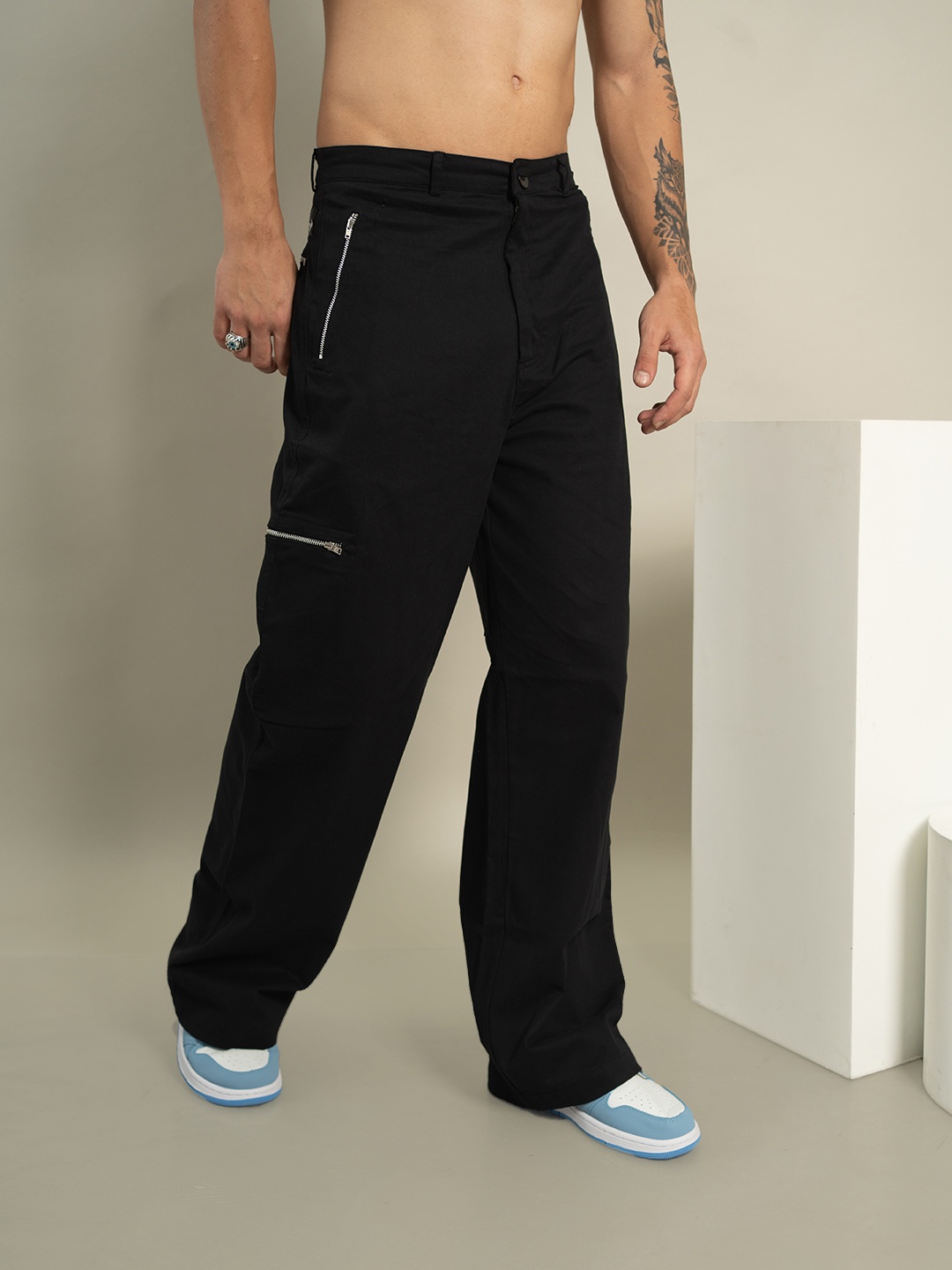

UNRL Men Straight Fit Pure Cotton Cargos, Black