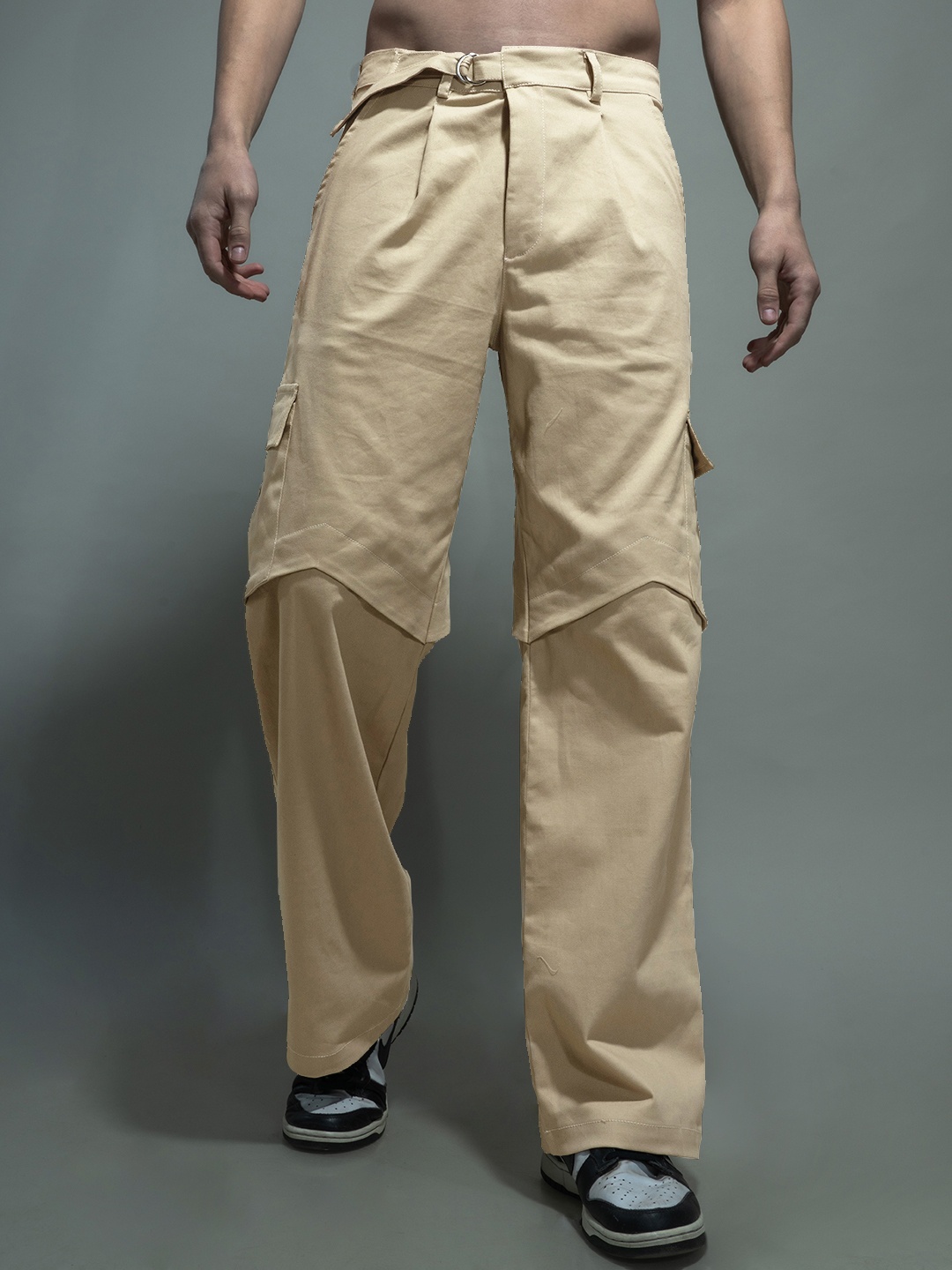 

UNRL Men Cotton Loose Fit Pleated Cargos Trousers, Beige
