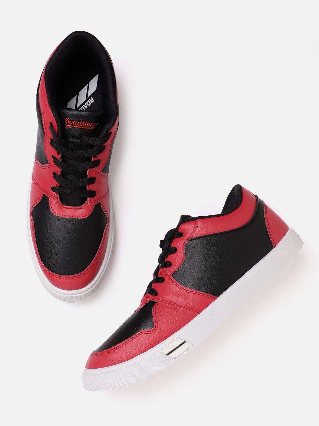 

The Roadster Lifestyle Co. Men Perforated Detail Colourblocked Sneakers, Black