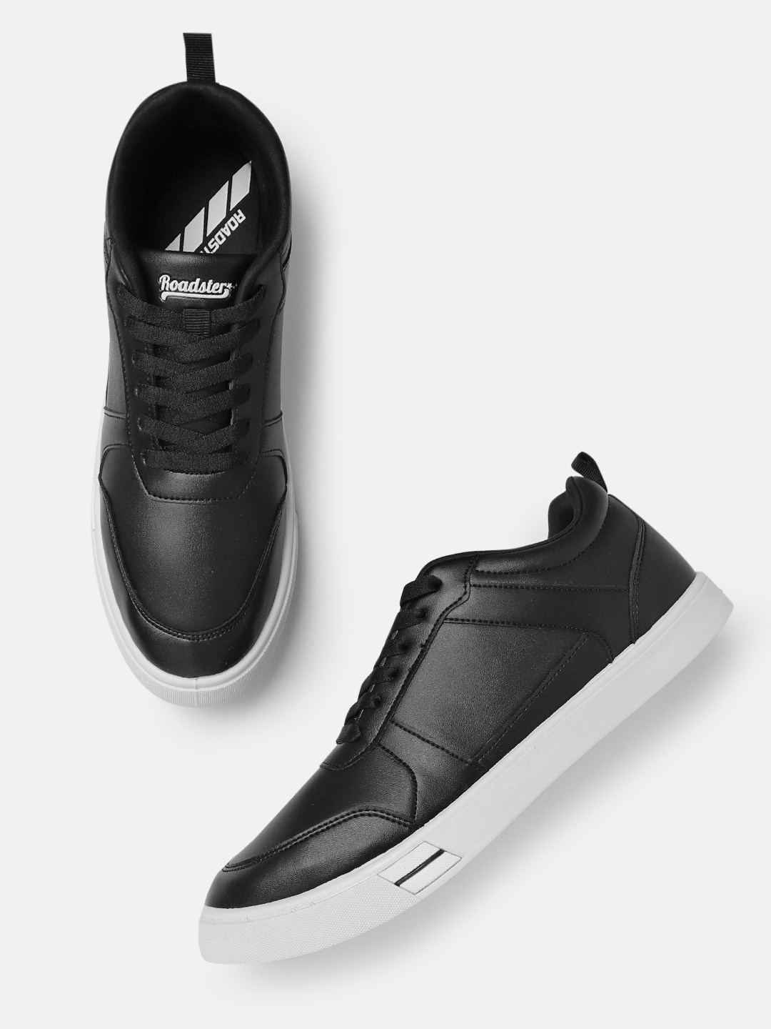 

Roadster Men Contrast Sole Sneakers, Black