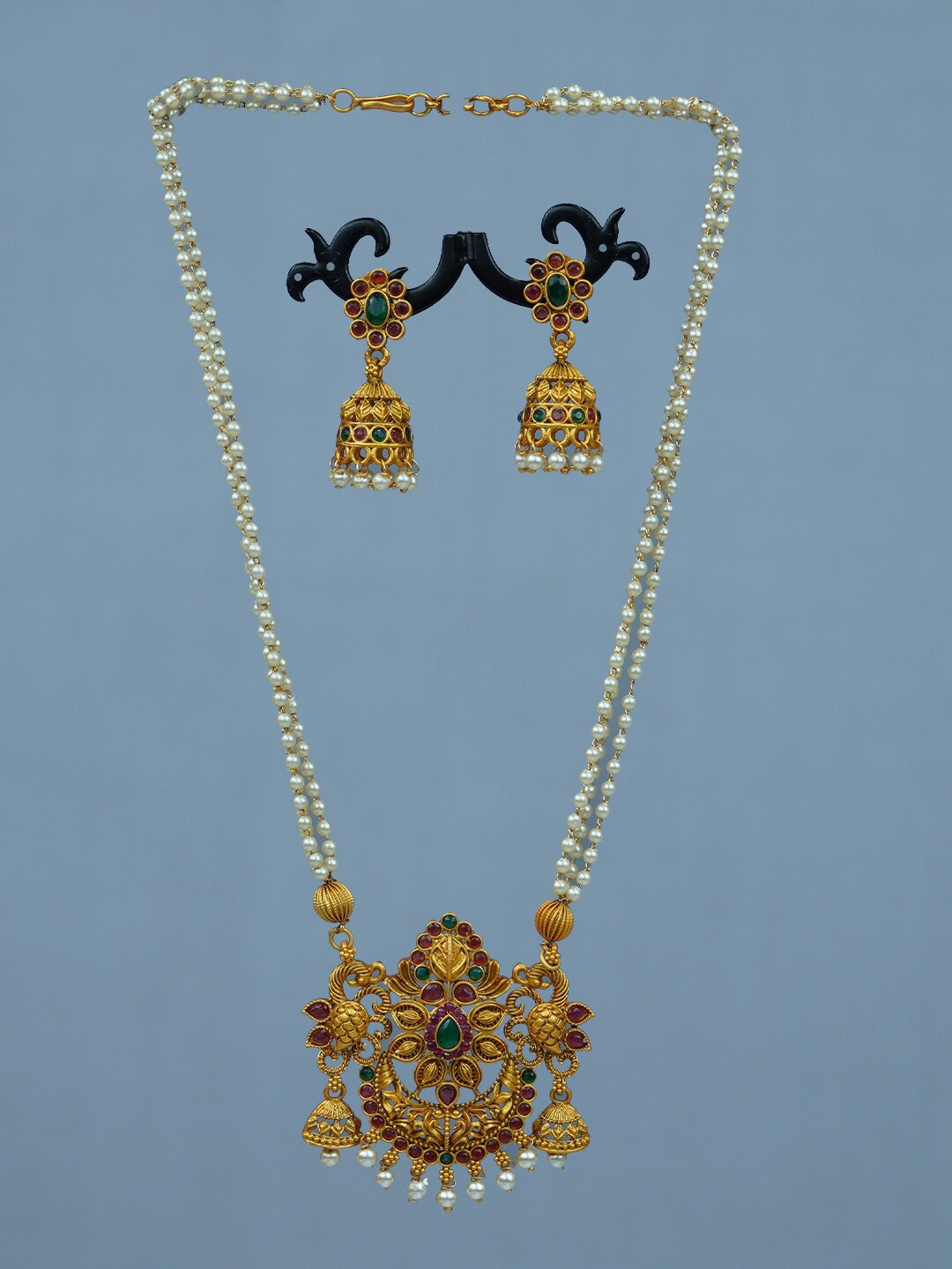 

Diksha collection Gold-Plated Stone Studded & Beaded Jewellery Set