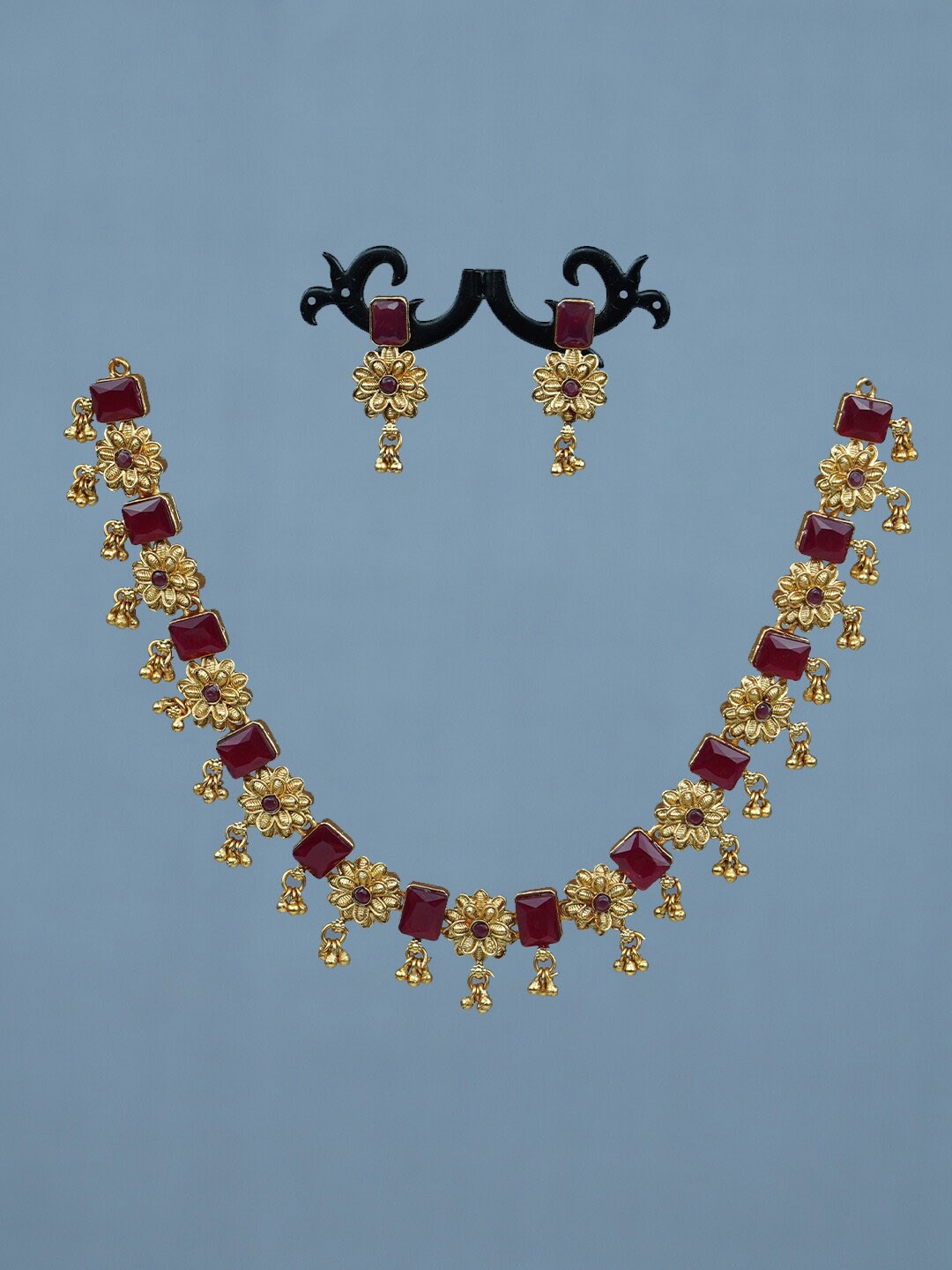

Diksha collection Gold-Plated Stone Studded & Beaded Jewellery Set