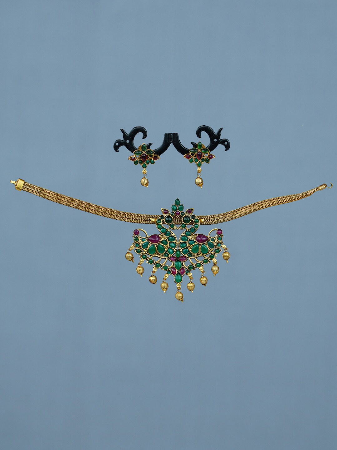 

Diksha collection Gold-Plated Stone Studded & Beaded Jewellery Set