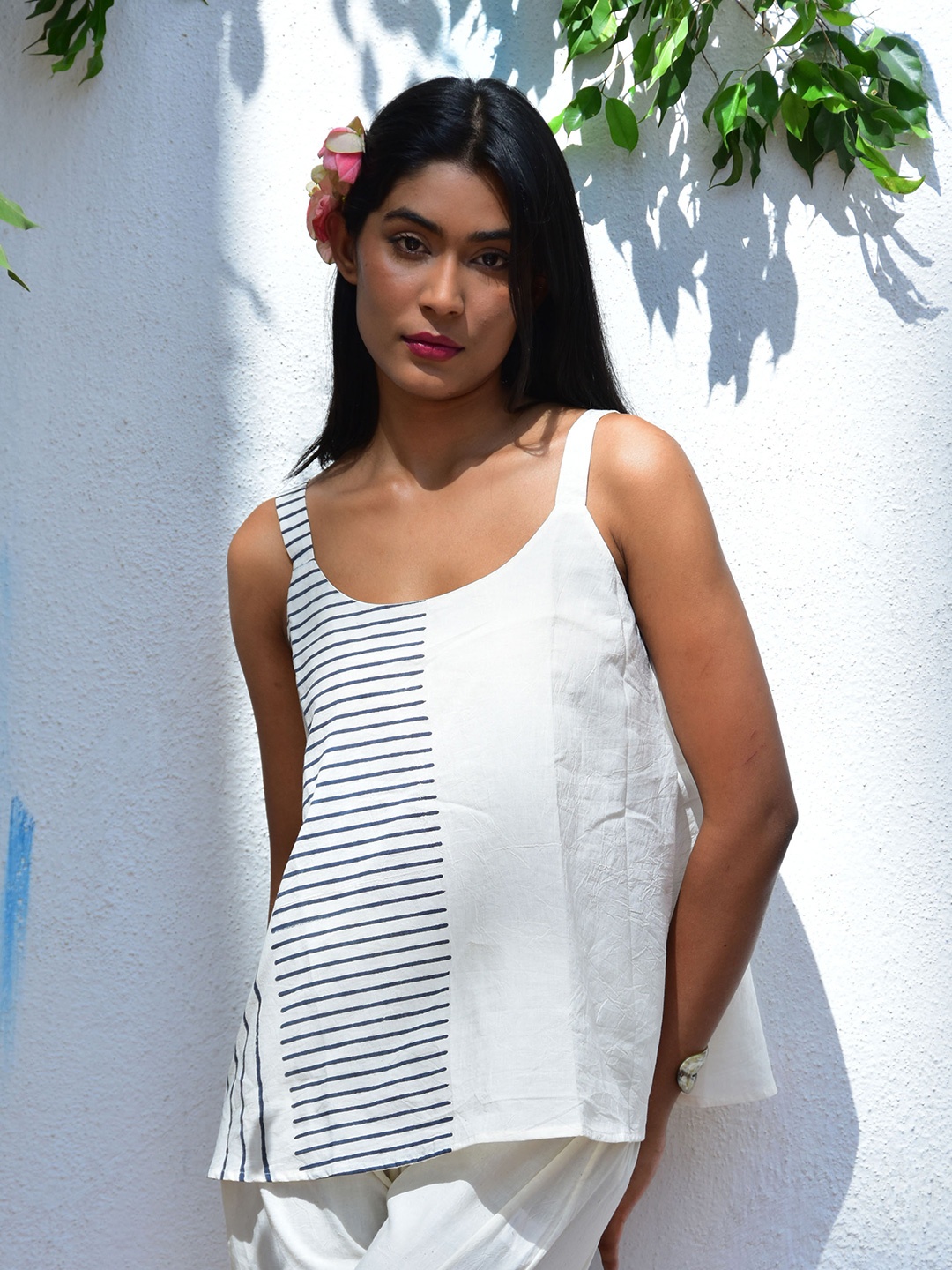 

Chidiyaa Striped Scoop Neck Sleeveless Cotton A-Line Top, White