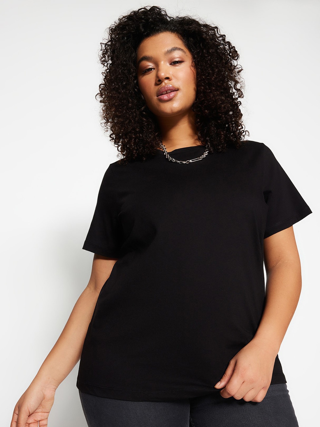 

Trendyol Round Neck Pure Cotton T-shirt, Black