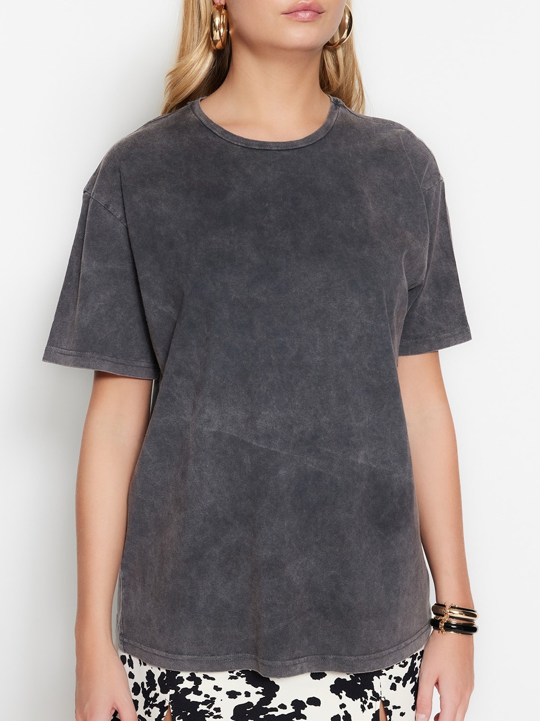 

Trendyol Typography Printed Drop-Shoulder Sleeves Cotton T-shirt, Grey