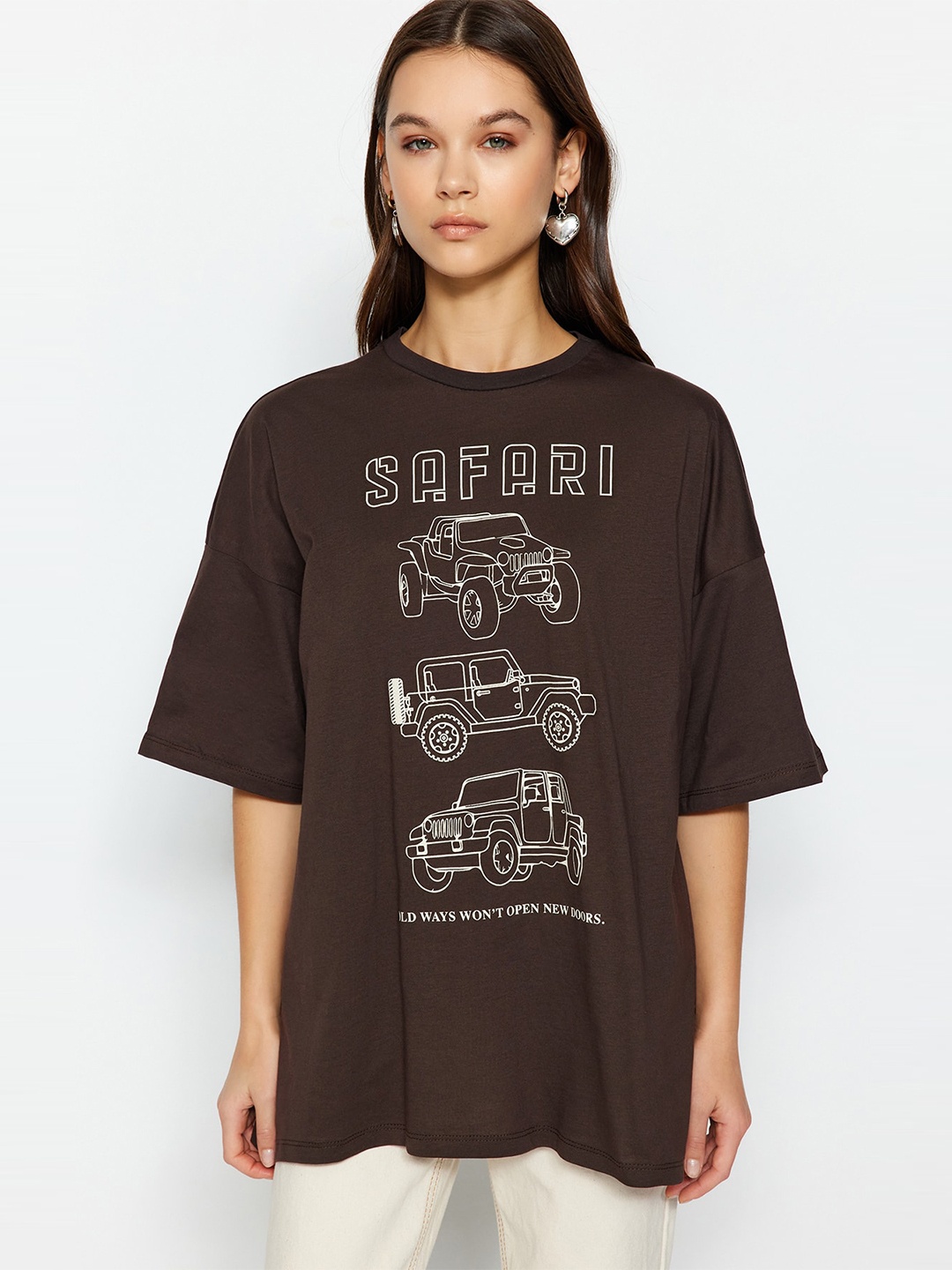 

Trendyol Typography Printed Drop-Shoulder Sleeves Pure Cotton T-Shirt, Brown