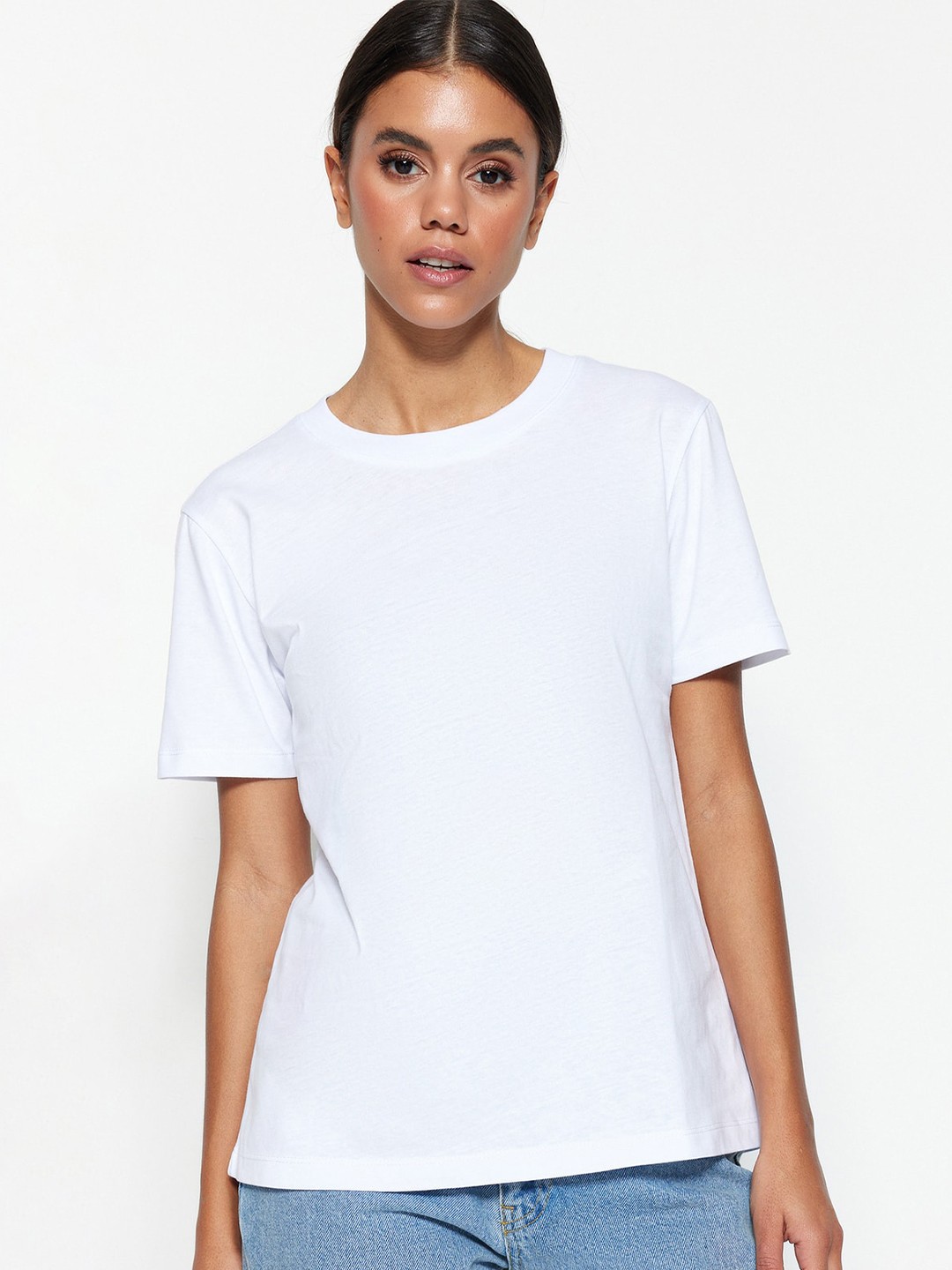 

Trendyol Round Neck Pure Cotton T-shirt, White