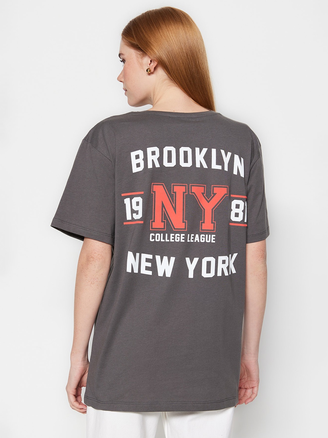 

Trendyol Typography Printed Drop-Shoulder Sleeves Pure Cotton T-shirt, Grey