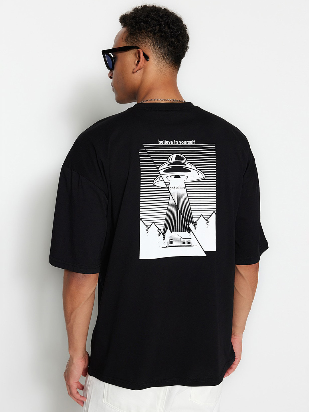 

Trendyol Graphic Printed Drop-Shoulder Sleeves Pure Cotton T-shirt, Black