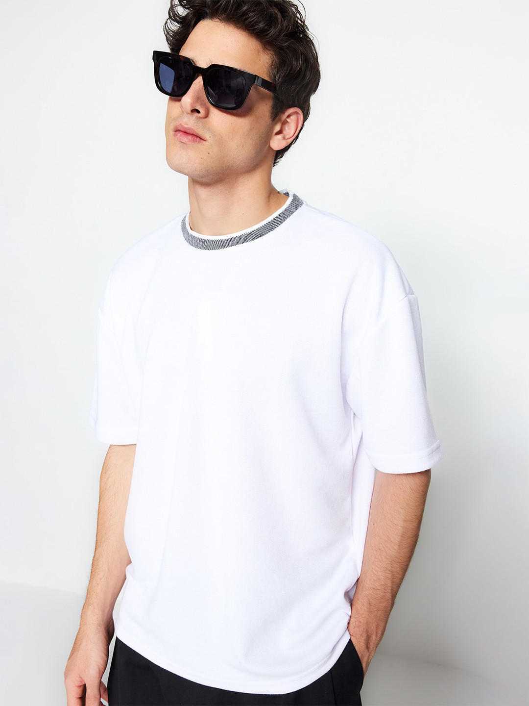 

Trendyol Round Neck Regular Sleeves T-shirt, Na