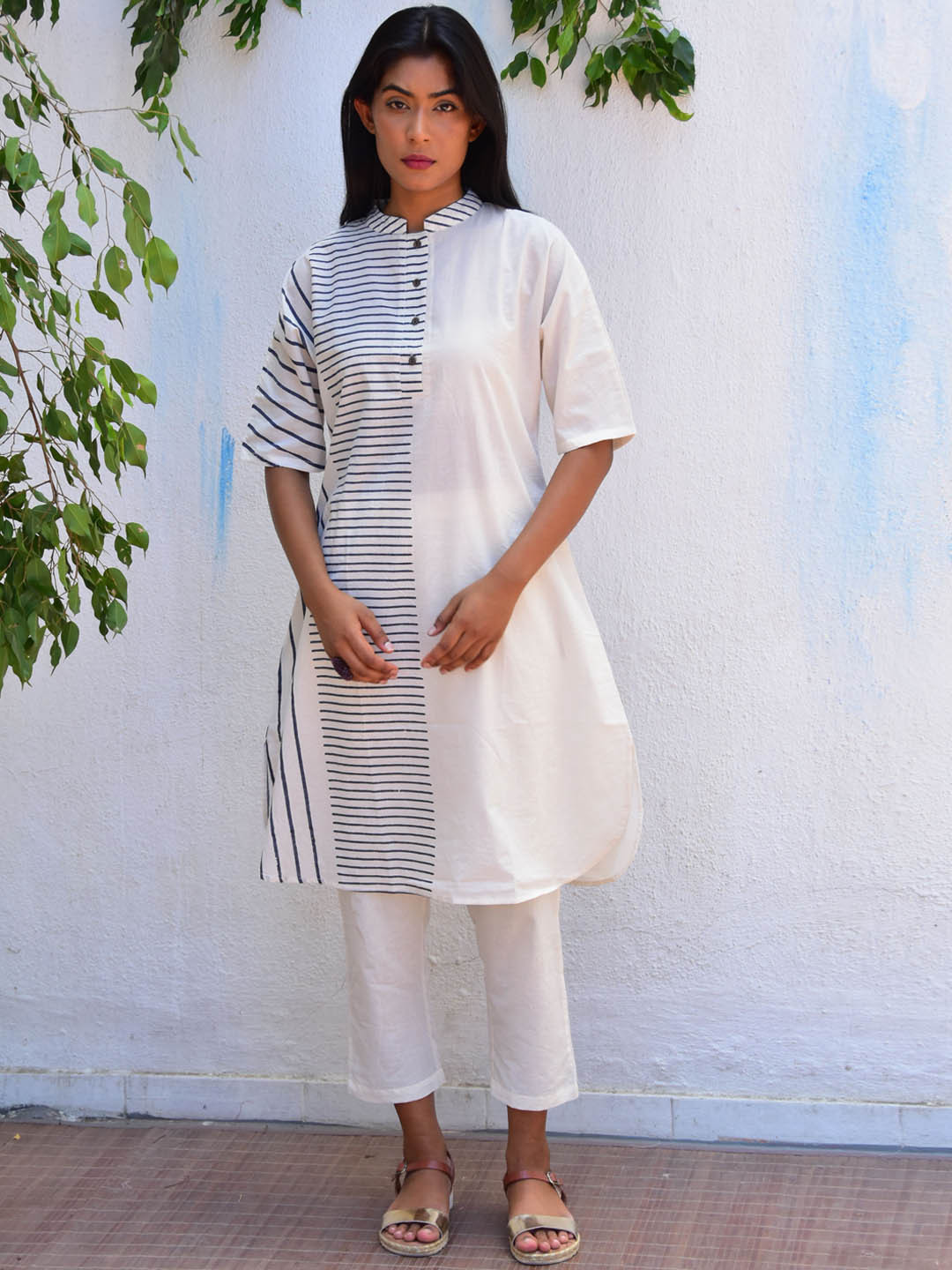 

Chidiyaa Striped Mandarin Collar Pure Cotton Kurta with Trousers, White