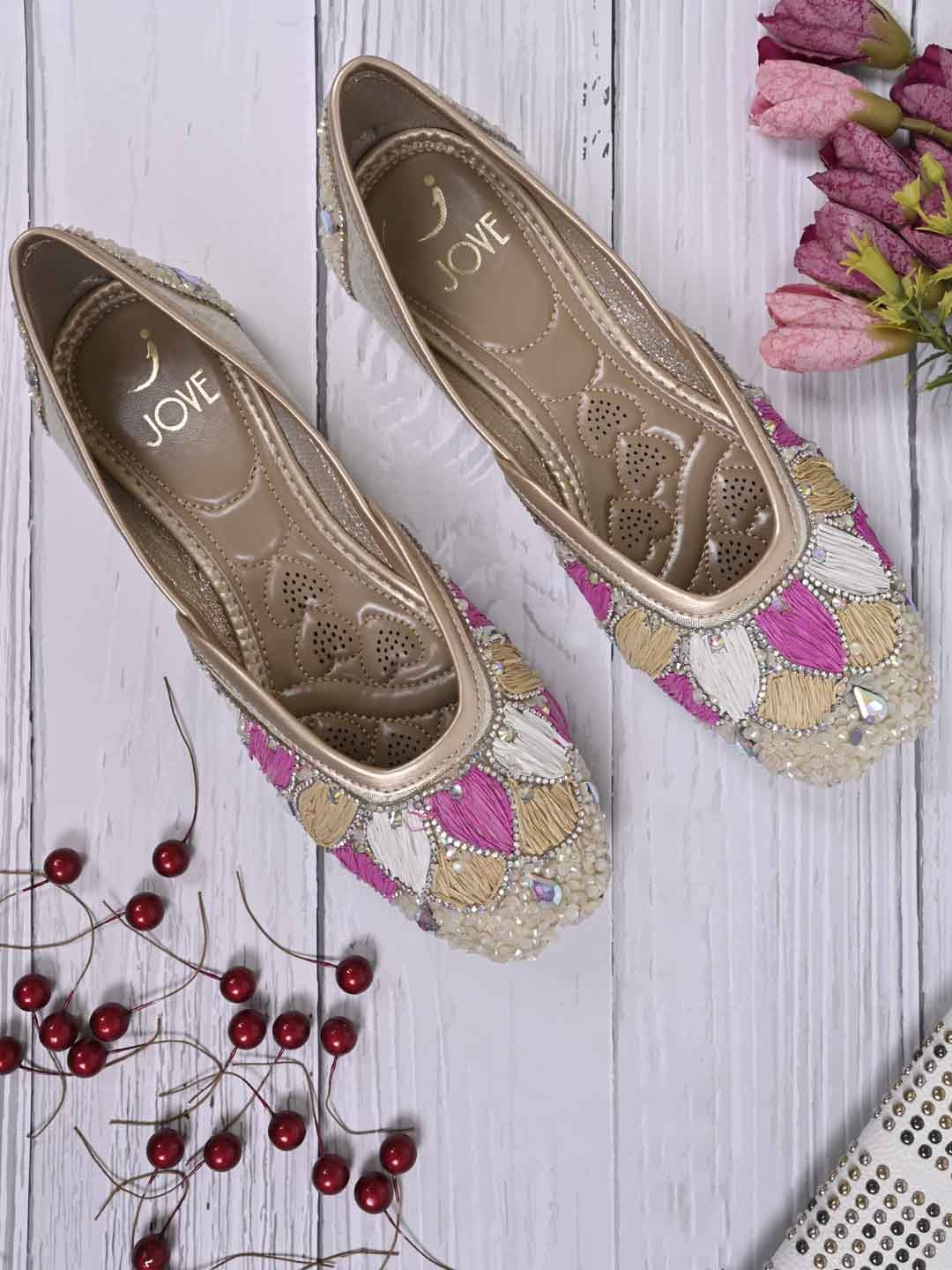 

Jove Embellished Ethnic Mojaris, Gold