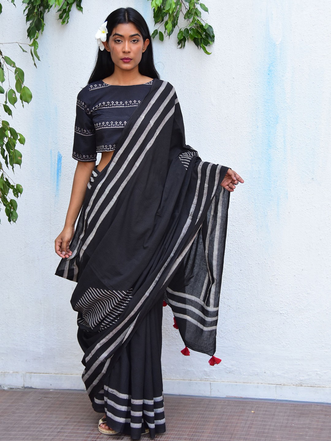 

Chidiyaa Pure Cotton Block Print Saree, Black