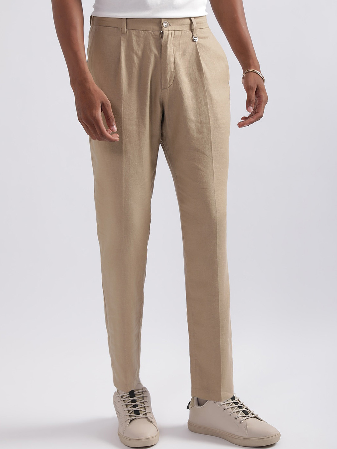 

Antony Morato Men Carrot Mid-Rise Pleated Trousers, Beige