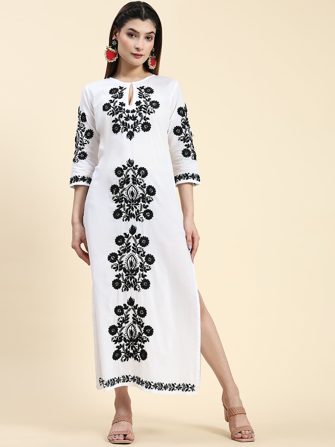 

HOUSE OF KARI Floral Embroidered Keyhole Neck Cotton Kurta, White